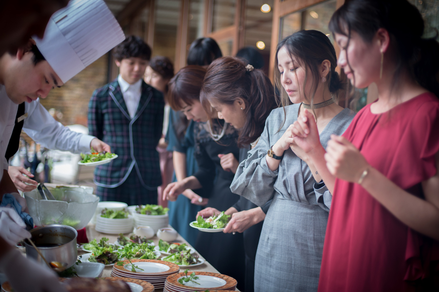料理は中盤から実演料理スタイルに！様々な料理がずらりと並びました