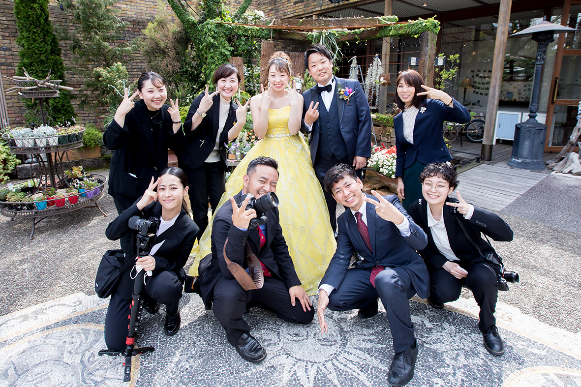 スタッフみんなでパシャリ♡ご結婚本当におめでとうございました!!