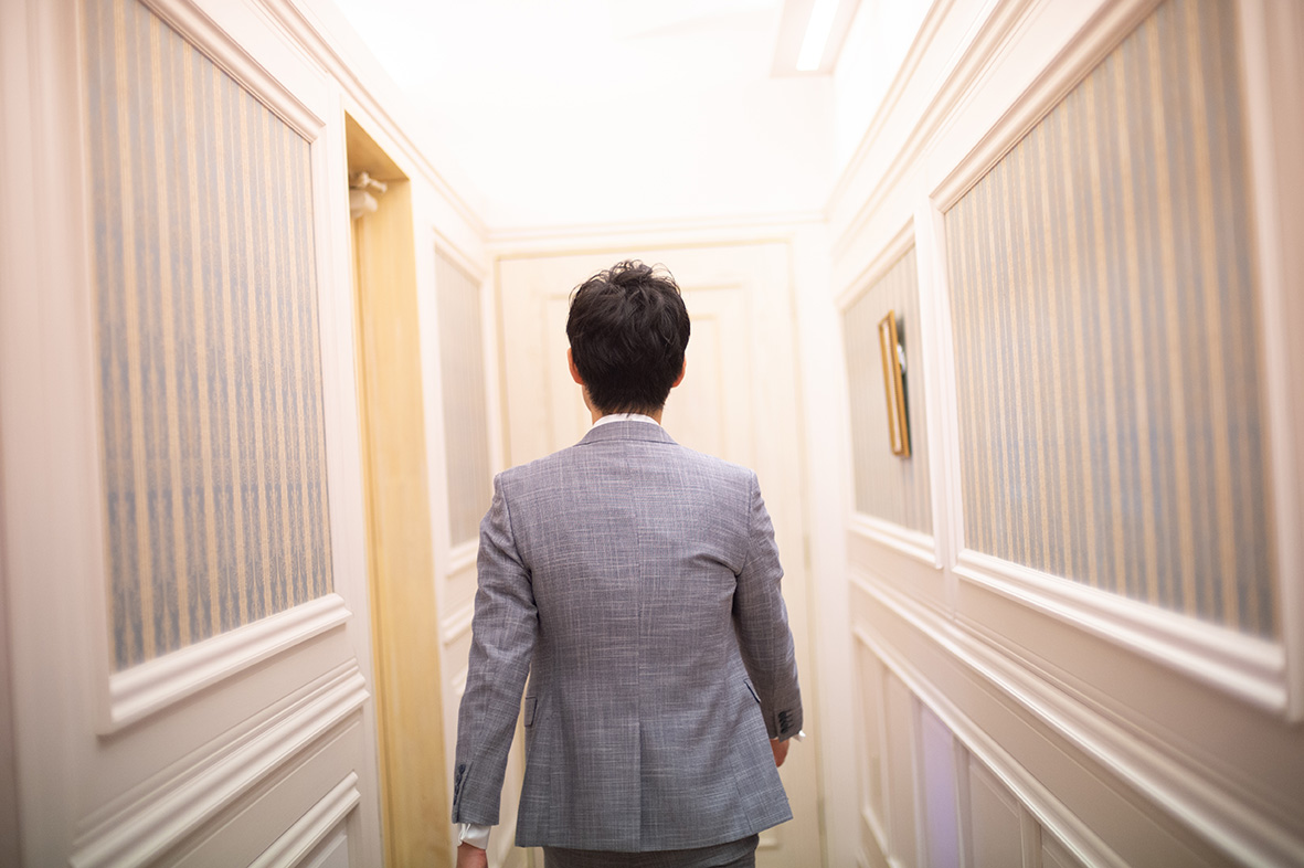 「お互いのパートナーのことをよく知ってから結婚の承認をしてほしい」という新郎新婦様の想いから、挙式と披露宴の順番を逆にしました。