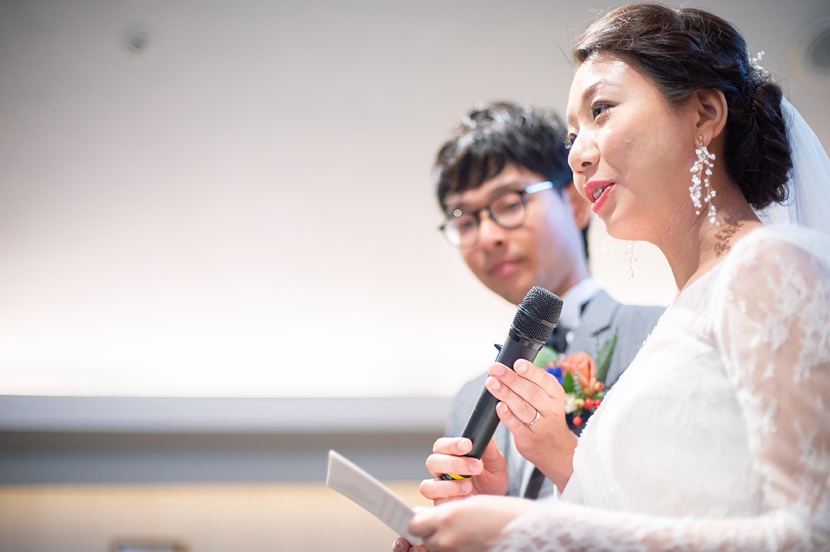 新婦様からの手紙は「この場にいる皆様に感謝の気持ちを伝えたい」という想いから、ご両親だけでなくゲスト全員に向けた内容に。