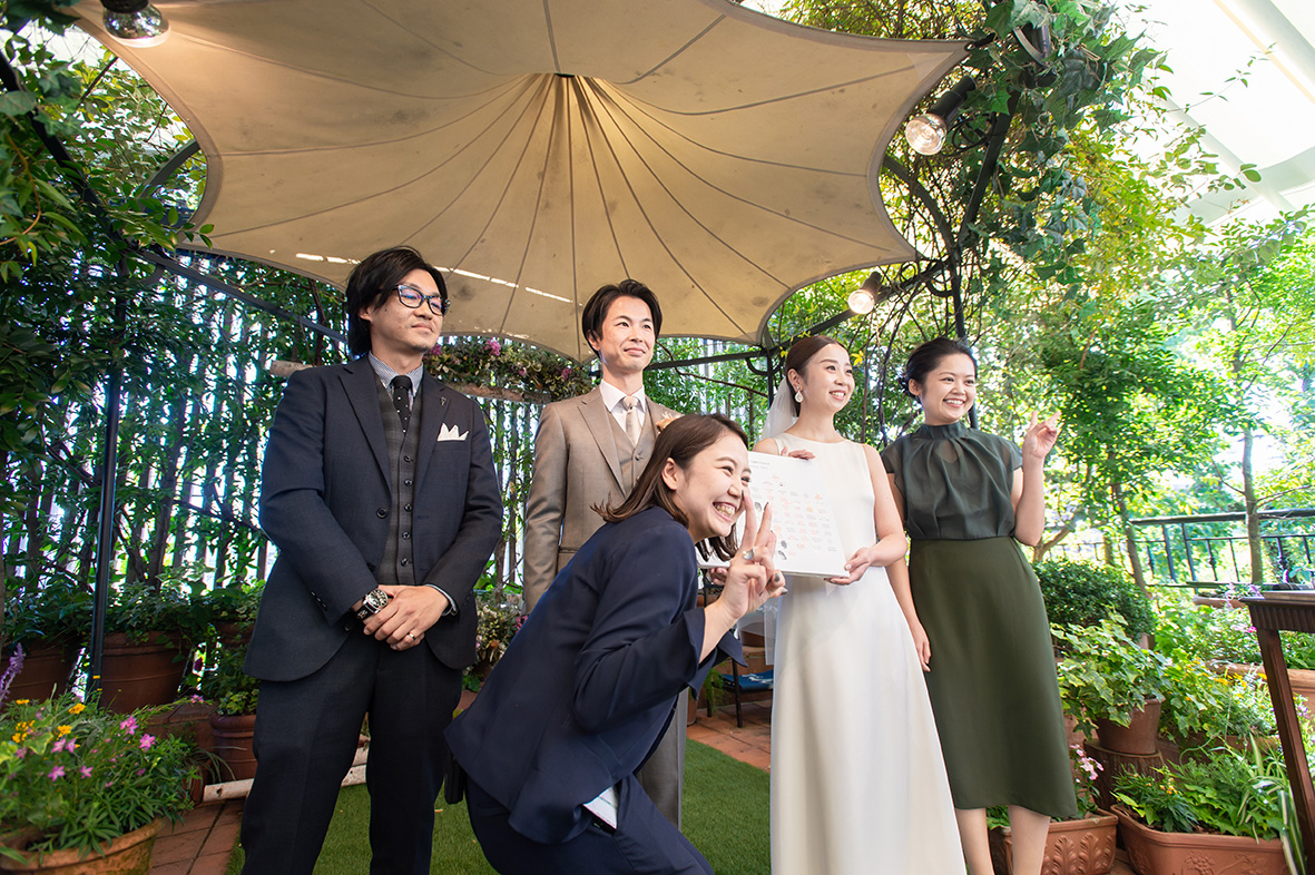 立会人代表の方と一緒に、大変光栄な事に サプライズでプランナーも立会人を勤めさせていただきました。