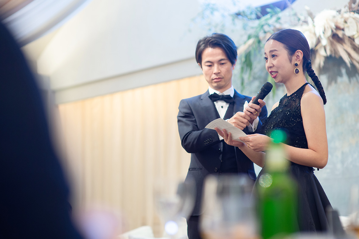 花嫁様からご両親に向けて感謝のお手紙を朗読。