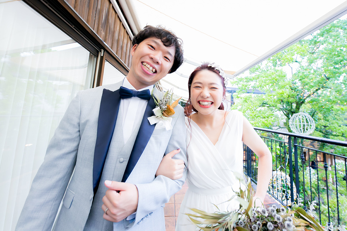 プランナーから新郎新婦様へメッセージ 耕平さん、莉生さんご結婚おめでとうございます。 結婚式当日のお二人の笑顔は、本当にキラキラしていて、こんな素敵な1日のお手伝いが出来た事を本当に嬉しく思います！ お二人の末永いお幸せをお祈りしています♡ また、いつでもノビアノビオに遊びに来て ください！