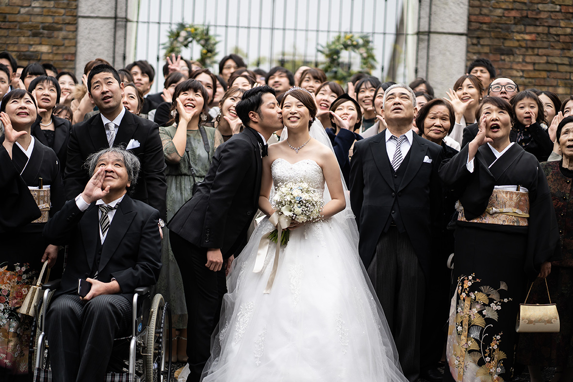 ゲスト全員で元気に集合写真を撮影。