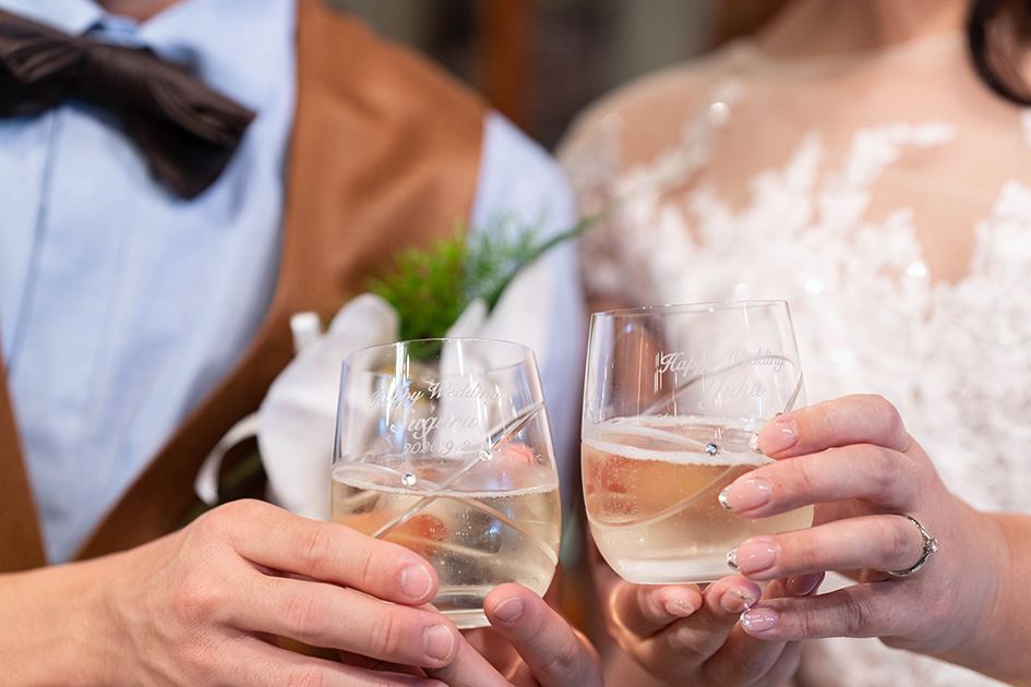 新婦弟夫婦プレゼントのペアグラスで乾杯
