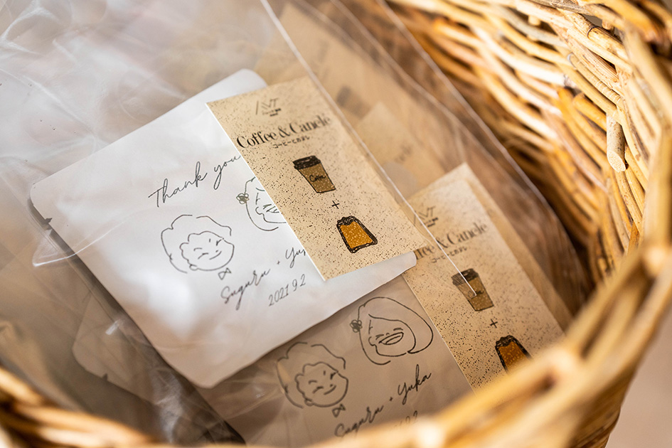 新郎渾身のカヌレ＆新婦こだわりのドリップコーヒーでゲストをお見送り