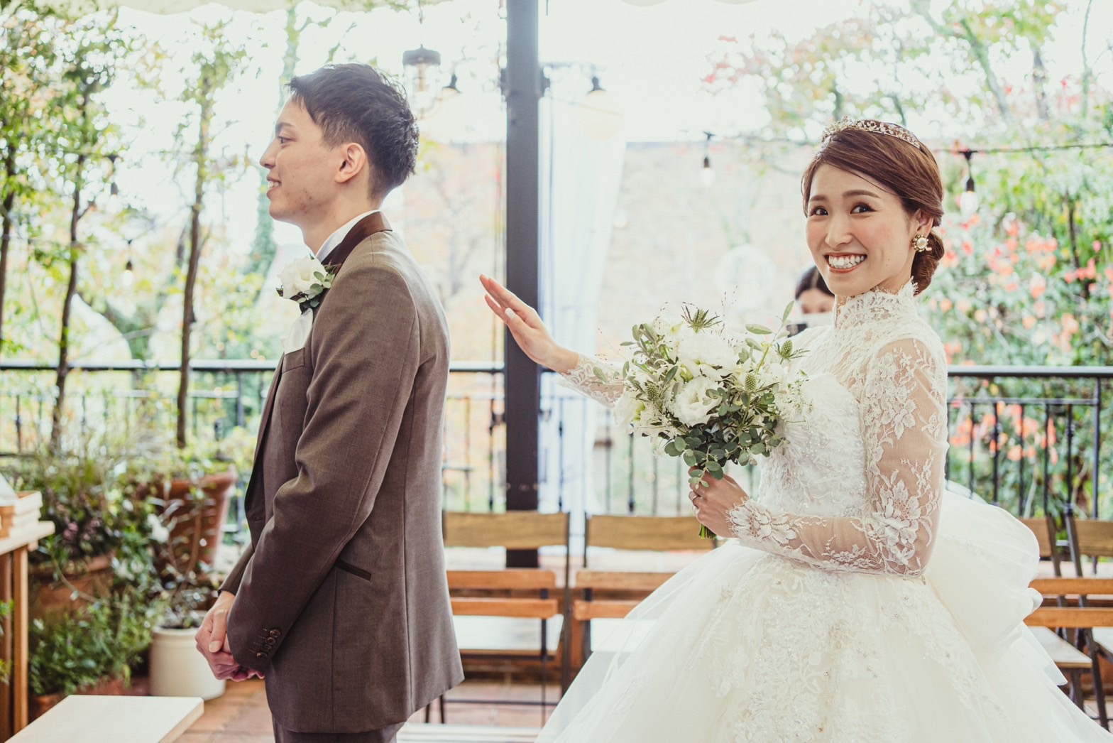 新郎新婦　ファーストミート　ガーデンチャペル