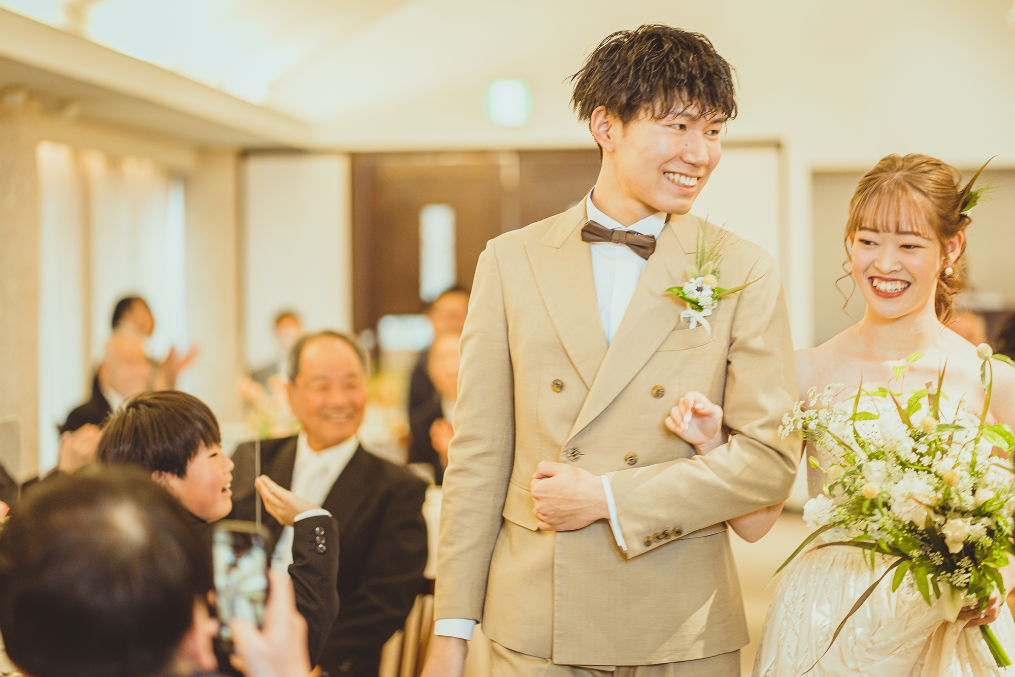 新郎新婦　入場　パーティースタート