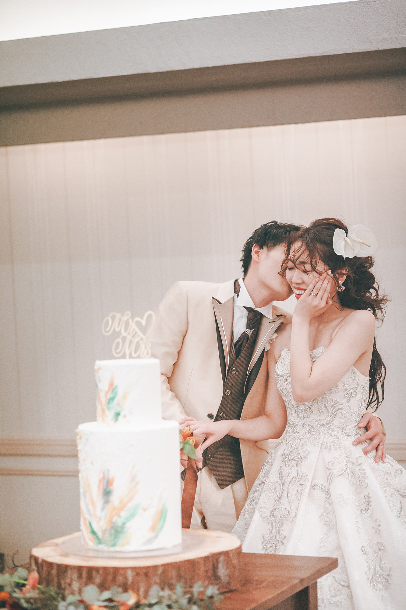 新郎新婦　ケーキ入刀